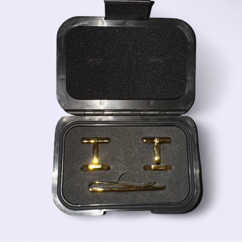 Ridge 24K Gold - Cufflinks & Tie Bar Set was told that set has 1/8th ounce gold - Picture 4 of 12